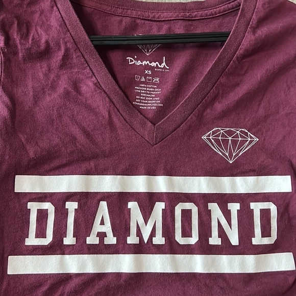 DIAMOND SHORT SLEEVE V NECK GRAPHIC TEE WOMENS SIZE XS PLUM PURPLE - Picture 3 of 4